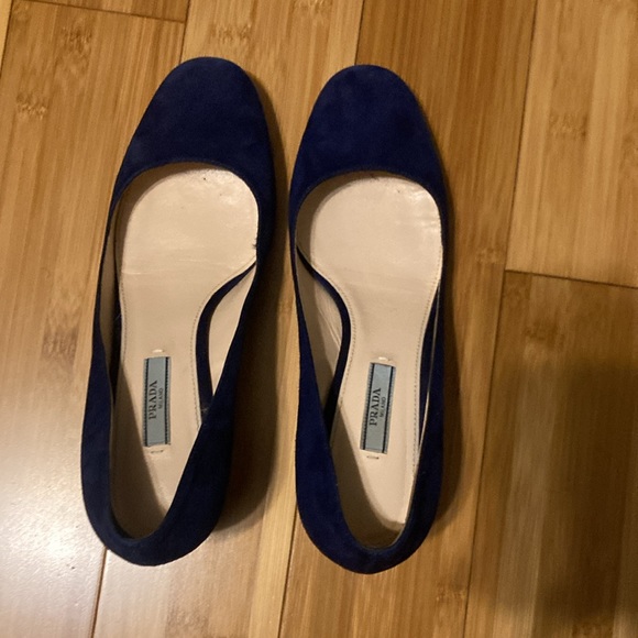Prada Suede Pumps EU Size 39.5 Blue Color, Leather Trim, Tound Toe - Picture 2 of 9